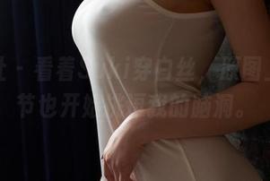 蜜桃社 – 看着Suki穿白丝，原图上的细节也开始挑逗我的脑洞。