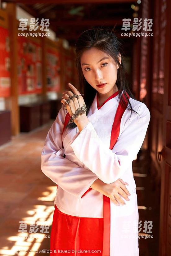 蜜桃社 - 李梦婷与修女风的碰撞，图集里有种流露的娇羞