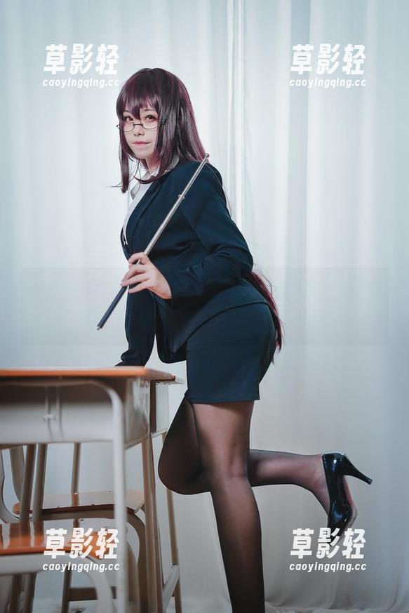 图片记录下运动服妹妹的不同侧面，蜜汁猫裘你猜她的下一步是什么？