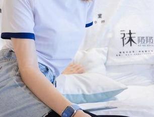 袜啵啵 – Unlock小安的运动鞋梦——下载她的写真集，保你眼前一亮！