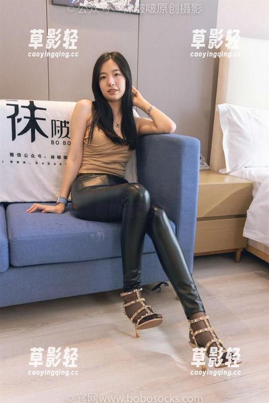 袜啵啵-稚予 袜啵啵 - 花絮也有料?稚予的OL风在镜头前的运动会!