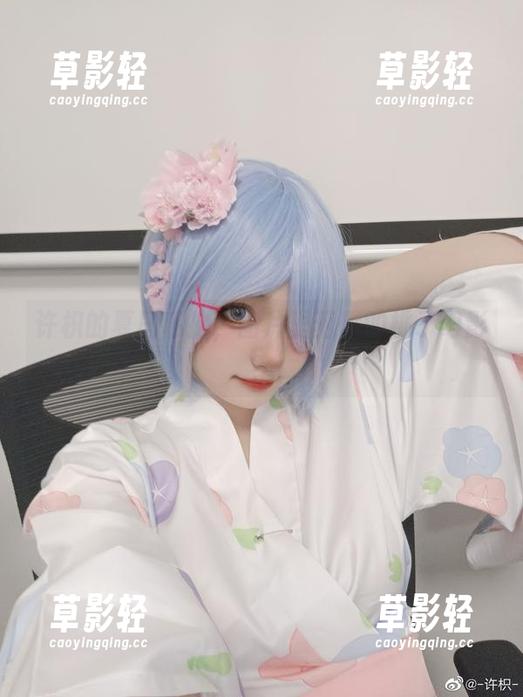 许枳的夏日私拍，图片里蕴藏的桃子幻影？